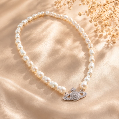 Vòng Cổ Ngọc Trai Dị VCNT192 – Fashion Pearl Hiện Đại & Mặt Địa Cầu Cá Tính