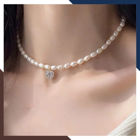 Vòng cổ ngọc trai hạt gạo nhỏ dáng choker có mặt hình trái tim cho nữ mặc áo dài đẹp mã 56CH250