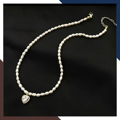 Vòng cổ ngọc trai hạt gạo nhỏ dáng choker có mặt hình trái tim cho nữ mặc áo dài đẹp mã 56CH250