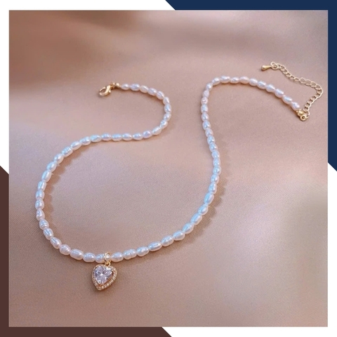 Vòng cổ ngọc trai hạt gạo nhỏ dáng choker có mặt hình trái tim cho nữ mặc áo dài đẹp mã 56CH250