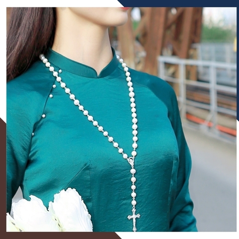 Vòng cổ ngọc trai mặc áo dài phối thánh giá bạc mã 78AC700