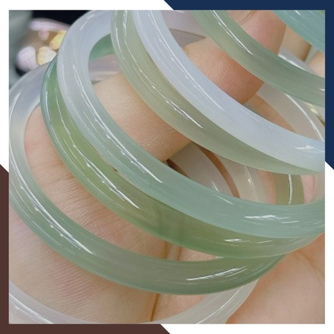 Vòng tay đá chalcedony ( Canxedon ) trắng xanh nguyên khối có kiểm định mã AC385