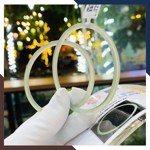 Vòng tay đá chalcedony ( Canxedon ) trắng xanh nguyên khối có kiểm định mã AC385