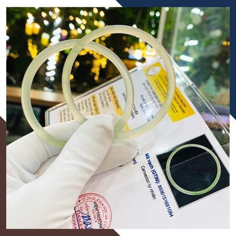 Vòng tay đá chalcedony ( Canxedon ) trắng xanh nguyên khối có kiểm định mã AC385