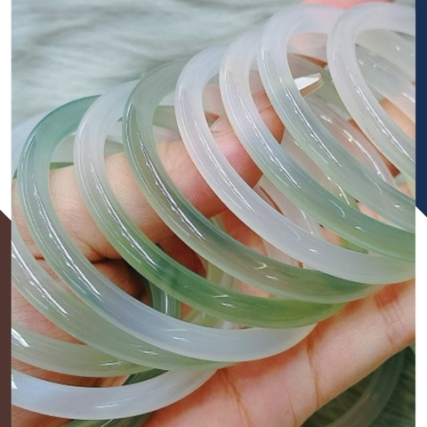 Vòng tay đá chalcedony ( Canxedon ) trắng xanh nguyên khối có kiểm định mã AC385