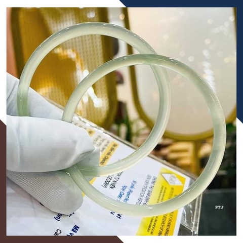 Vòng tay đá chalcedony ( Canxedon ) trắng xanh nguyên khối có kiểm định mã AC385