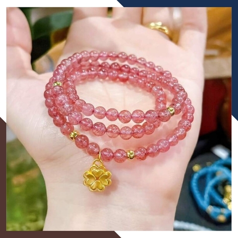 Vòng thạch anh dâu tây hồng mix charm vàng 24k mã AC269135