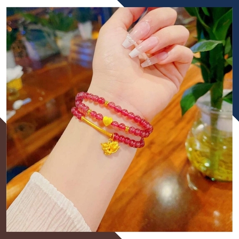 Vòng thạch anh dâu tây hồng mix charm vàng 24k mã AC269135