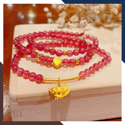 Vòng thạch anh dâu tây hồng mix charm vàng 24k mã AC269135