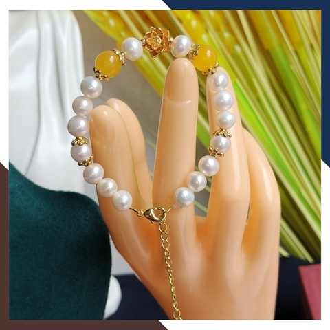 Vòng tay ngọc trai mix charm hoa sen bạc mạ vàng