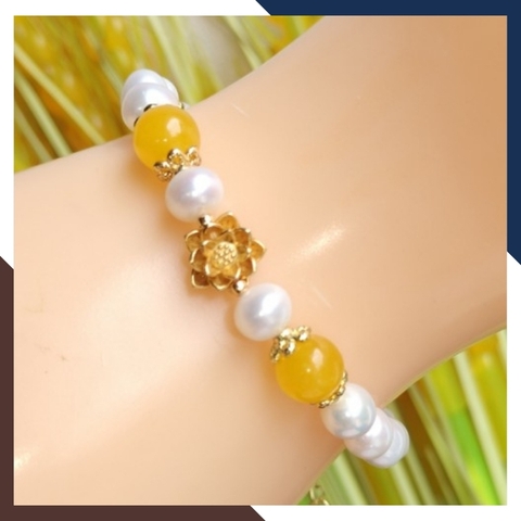 Vòng tay ngọc trai mix charm hoa sen bạc mạ vàng