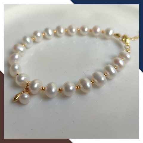 Vòng tay ngọc trai thật , lắc tay ngọc trai tự nhiên phối bi và charm búp sen bạc mạ vàng mã 78AC195