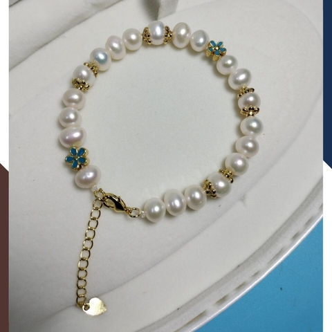 Vòng tay ngọc trai thật mặt charm hoa mạ vàng, lắc tay ngọc trai đẹp cho nữ mã 78AC120