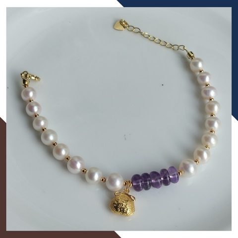 Vòng tay ngọc trai thật phối đồng điếu thạch anh tím và charm túi tiền bạc mạ vàng mã 78AC199