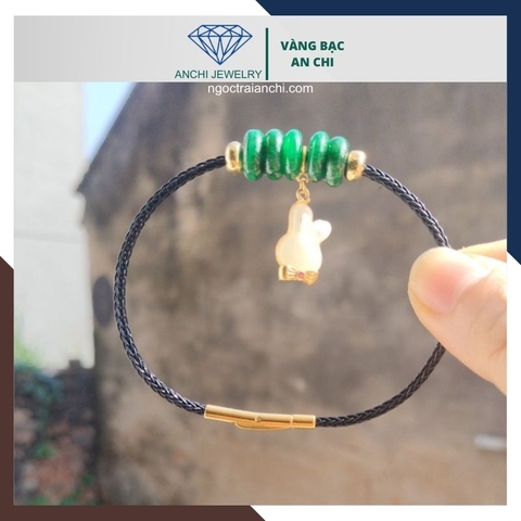 Vòng tay ngũ điếu cẩm thạch treo charm thỏ bạch ngọc bọc bạc mạ vàng