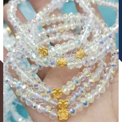 Vòng tay pha lê trắng mix charm hoa sen vàng 24k mã AC0230