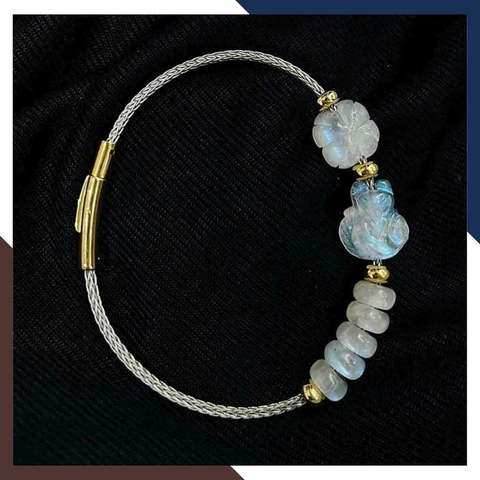 Vòng Tay Phúc Lộc Tình Duyên Đá Mặt Trăng Moonstone VTDPT48 – Gồm Hồ Ly, Cỏ 4 Lá, Ngũ Điếu, Lu Thống