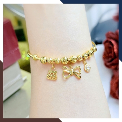 Vòng tay vàng nữ 10k phối charm LTVN207 – Sang trọng, tinh tế, dễ phối đồ