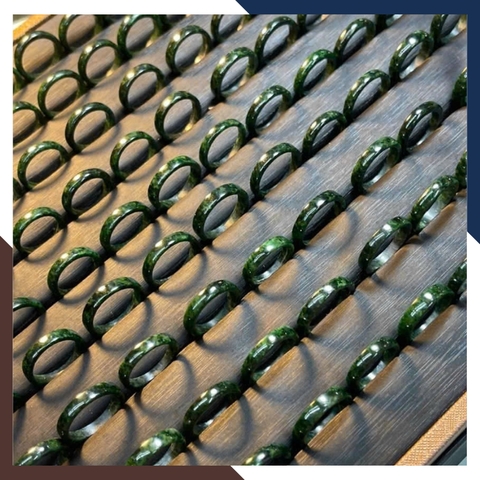 Nhẫn Cẩm Thạch Bản Mảnh 3–4mm Viền Sen Mini 10K – NPT55