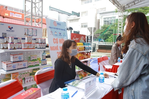 Gian hàng FDV - Dược Hoa Việt tại Đại Học Đông Á