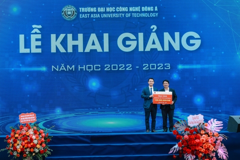 Trao Tặng ĐH Đông Á