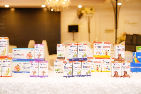 sản phẩm Hoa việt tại buổi họp báo ra mắt phim Lộc Xuân 2