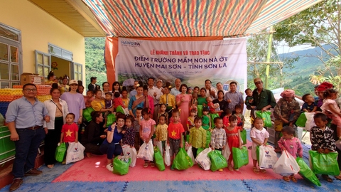 FDV VIỆT NAM (DƯỢC HOA VIỆT), HANOIBA, HỘI THẦY THUỐC TRẺ VIỆT NAM KHÁM PHỐI HỢP TỔ CHỨC PHÁT THUỐC MIỄN PHÍ CHO ĐỒNG BÀO DÂN TỘC. ĐIỂM TRƯỜNG NÀ ỚT