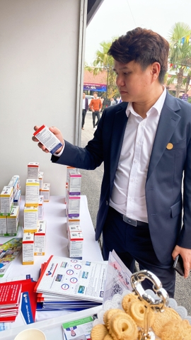 Hình ảnh khách tham gia hội chợ triển lãm HANOIBA