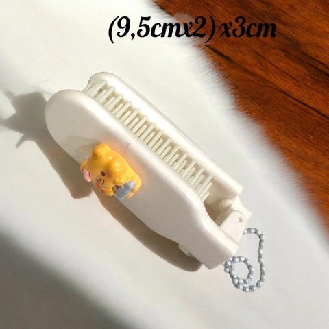 T12. Lược gấp gắn charm