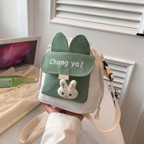 T10. Túi vải canvas đeo chéo miệng dây rút họa tiết tai thỏ 23*23*10cm