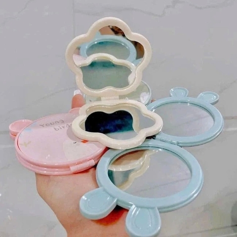 12. Gương mini gấp gọn  2 mặt hoạt hình cute