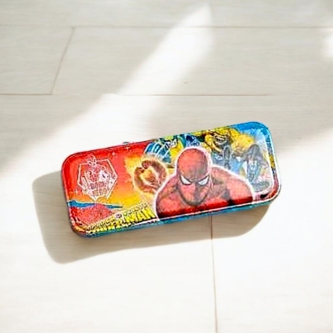 19.Hộp đựng bút sắt nhiều hình dễ thương B-651