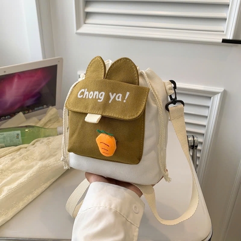 T10. Túi vải canvas đeo chéo miệng dây rút họa tiết tai thỏ 23*23*10cm