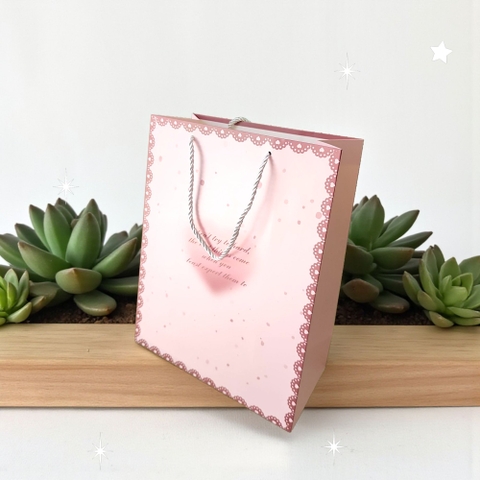 Túi giấy đựng quà  33x(25-25,5)x(11-11,5)cm