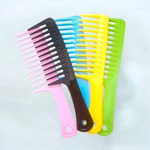 Lược chải tóc trơn nhiều màu