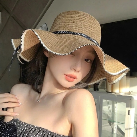 Mũ cói vành nơ chấm bi