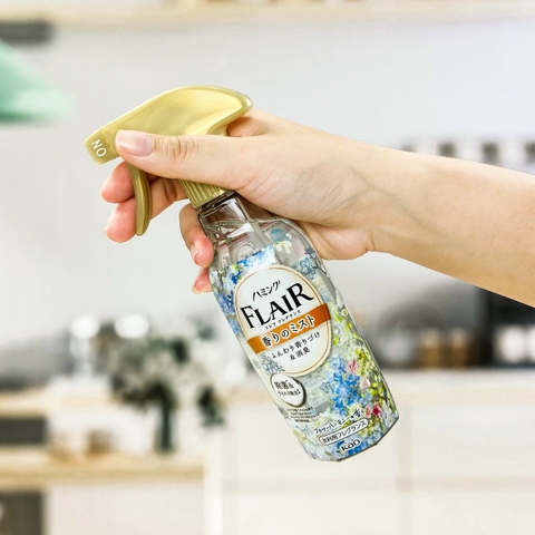 Xịt Thơm Và Làm Phẳng Quần Áo Kao Mùi Hương Hoa 270ml