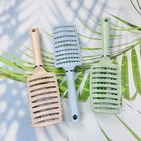 B8.10 Lược chải tóc cong massage da đầu