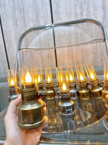 SKG. Đèn Dầu Chạy Pin (3 Pin Nút)