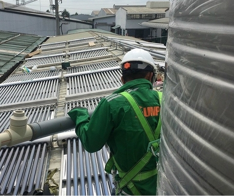 Dịch vụ lắp đặt máy nước nóng NLMT