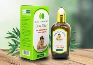 Dầu tắm em bé Cung Đình – Giải pháp tắm rửa cho bé bằng tinh dầu tràm Huế