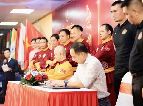 Lễ ký kết chương trình hợp tác đào tạo Khí Công Thần Lực giữa hai hệ thống nhân ngày kỷ niệm 18 năm ngày thành lập môn phái Thiếu Lâm Giao Long và sinh nhật tuổi 44 của Chưởng môn nhân Huỳnh Anh Hải