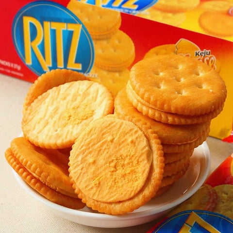 Bánh Ritz Crackers Cheese Sandwich kẹp Phomai hộp 160gram - Hàng Nhật nội địa