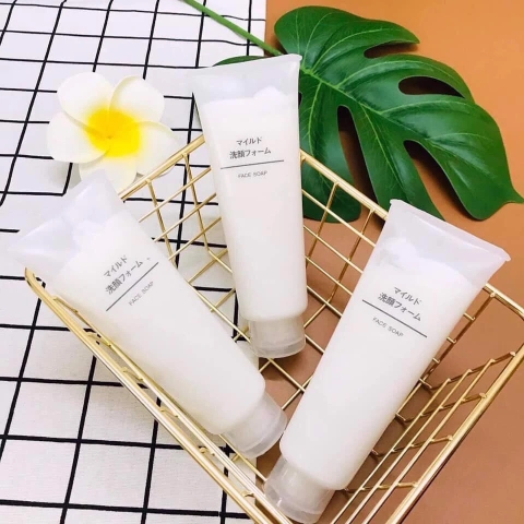Muji - Sữa Rửa Mặt Tẩy Da Chết Muji 200g