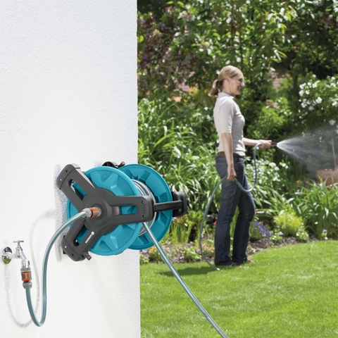 Bộ vòi tưới cây treo tường 20 mét GARDENA 08009