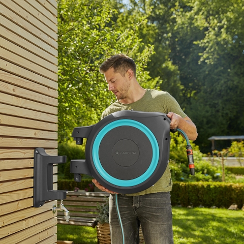 Bộ vòi tưới cây rút dây tự động 30 mét GARDENA 18625