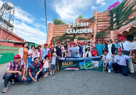 Cùng 39 thành viên công đoàn quận tham quan Đà Lạt