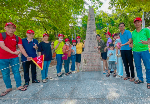 Đồng hành cùng đoàn khách gia đình tham quan Quần đảo Hải Tặc 2N1Đ