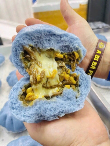 Báo bao nhân bò lát chay phô mai - vỏ hoa đậu biếc