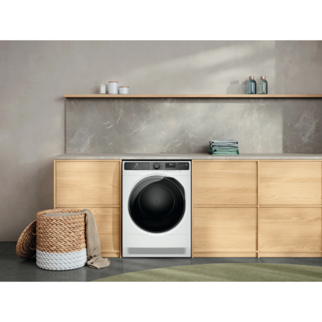 Máy sấy bơm nhiệt Electrolux 8 kg EDH803J5WCR